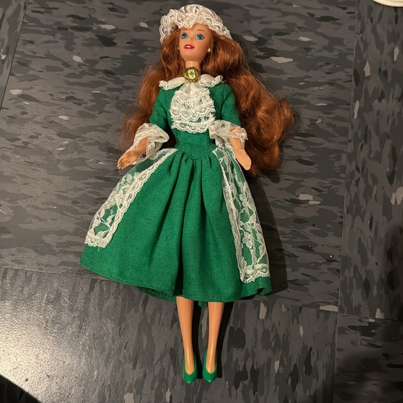Dolls of the World: Irish Barbie - Picture 8 of 9